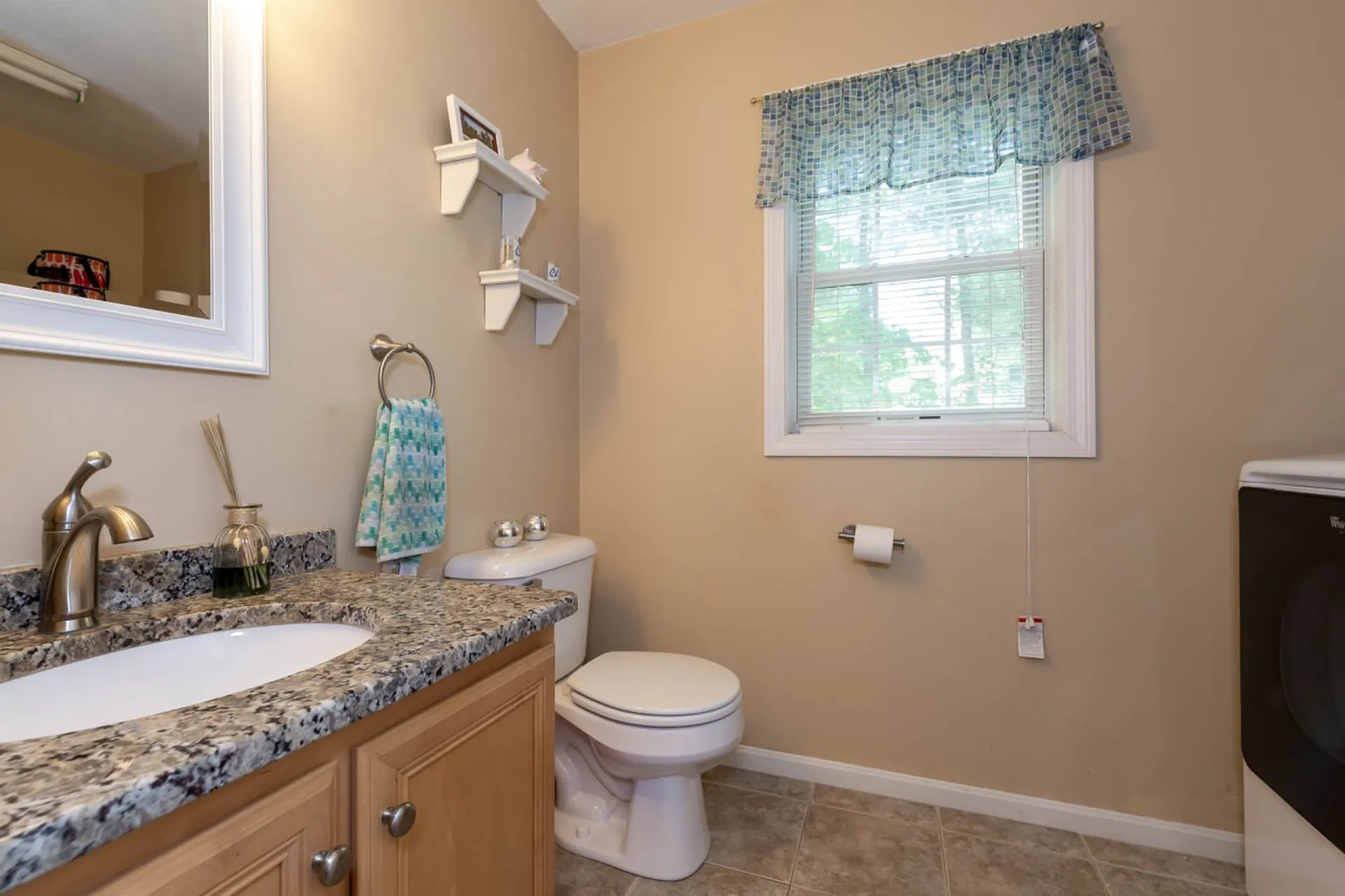 18 Bradford Circle Hudson NH 03051