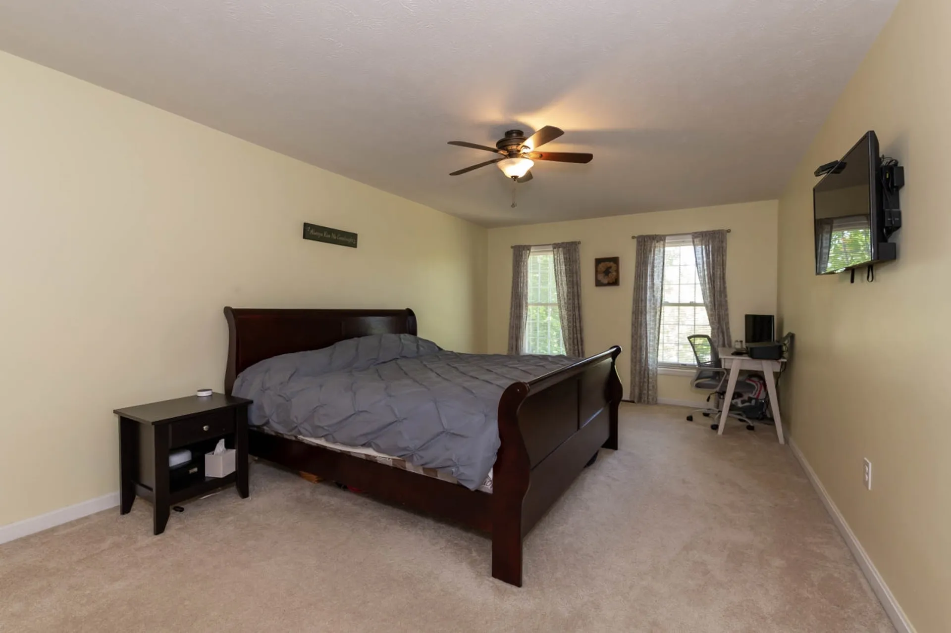 18 Bradford Circle Hudson NH 03051