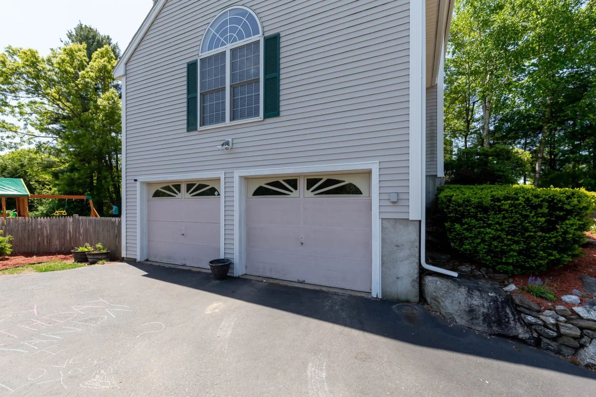 18 Bradford Circle Hudson NH 03051