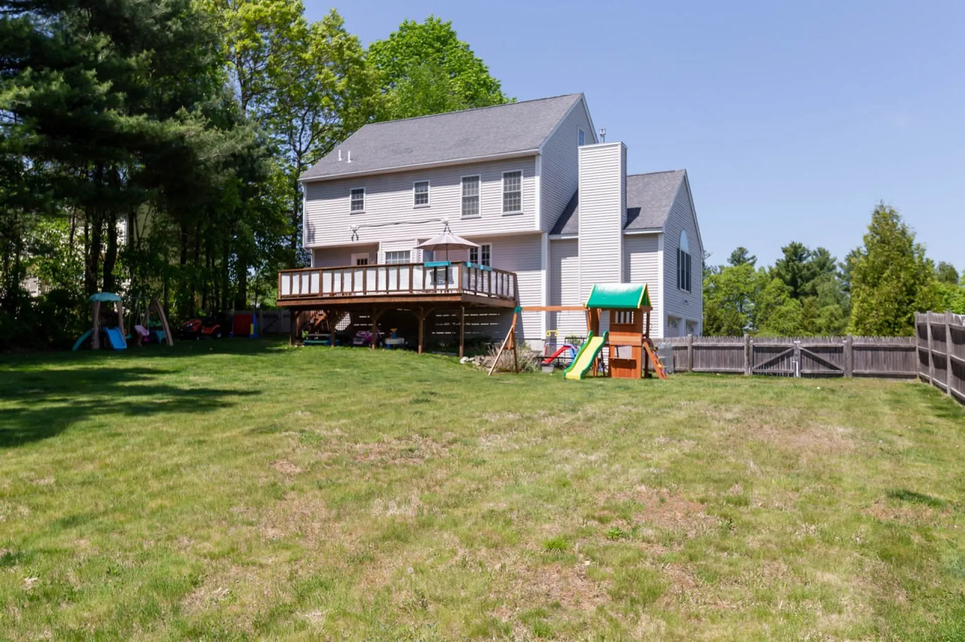 18 Bradford Circle Hudson NH 03051