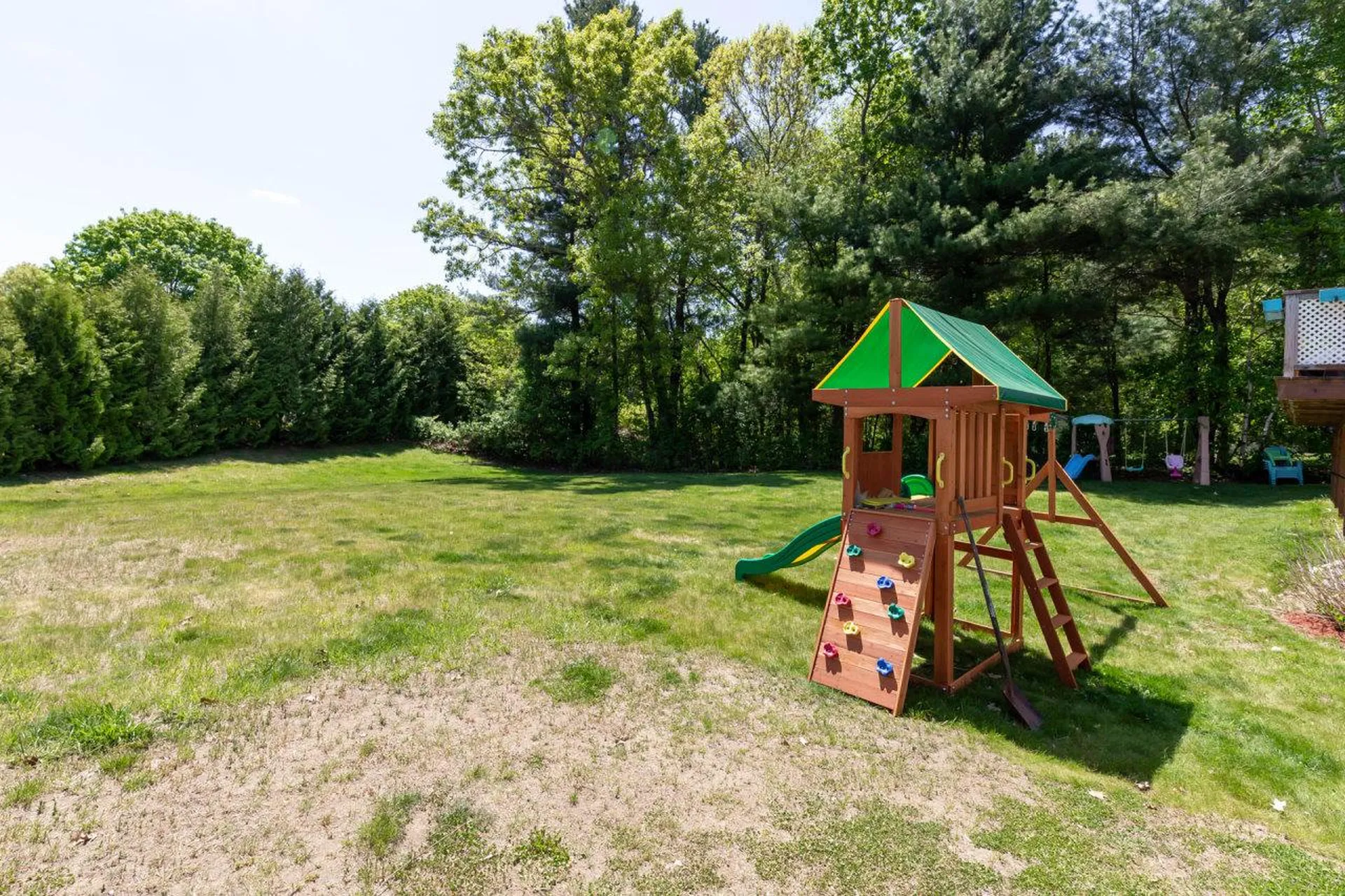 18 Bradford Circle Hudson NH 03051