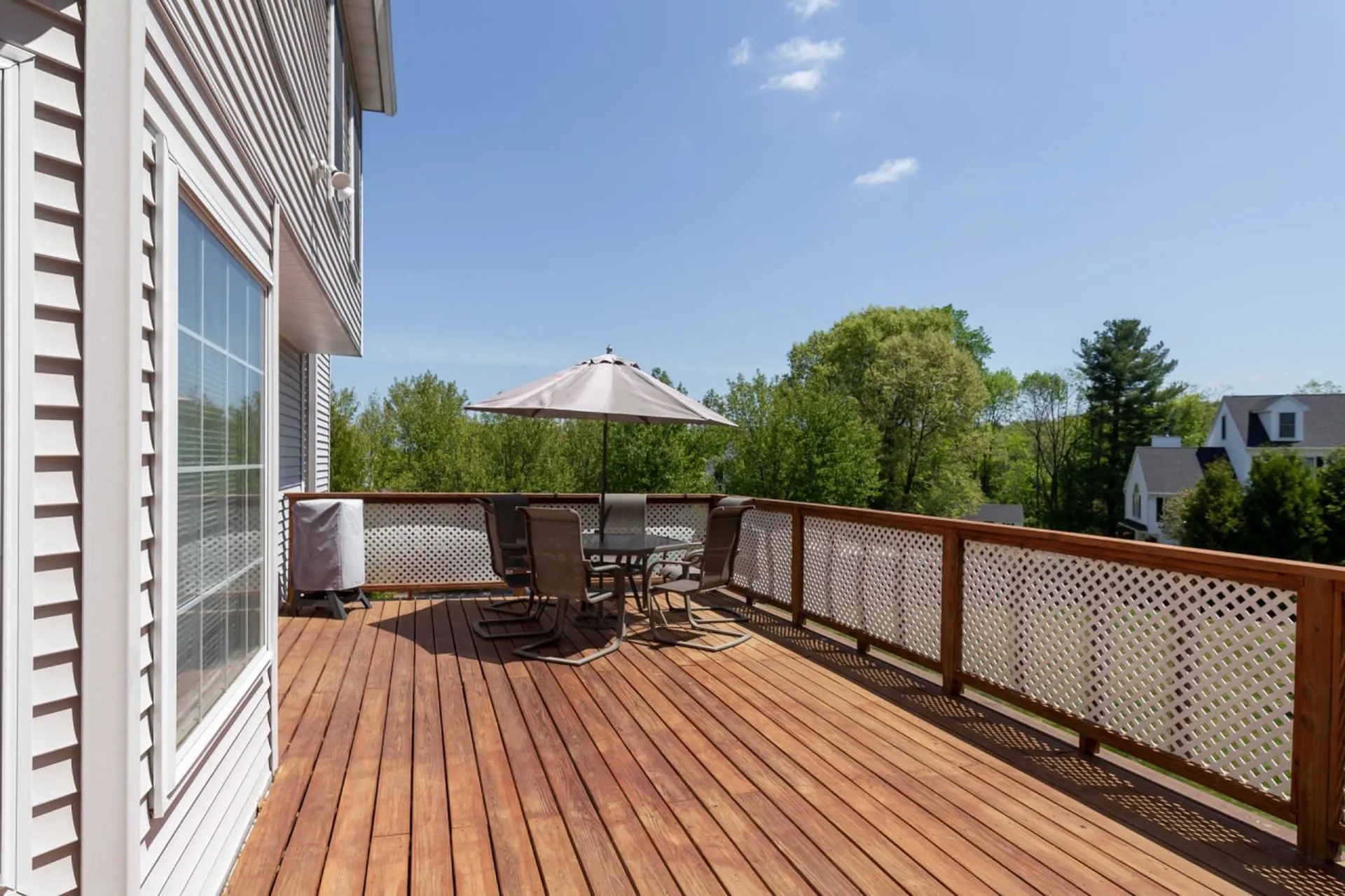18 Bradford Circle Hudson NH 03051