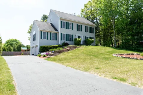 18 Bradford Circle Hudson NH 03051