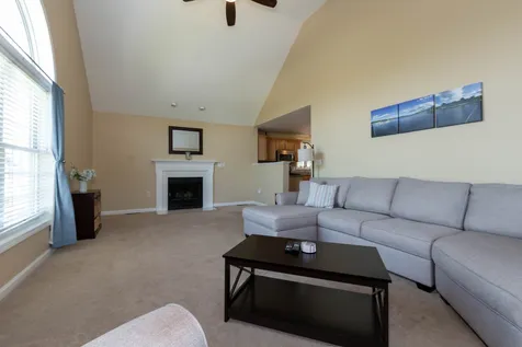 18 Bradford Circle Hudson NH 03051