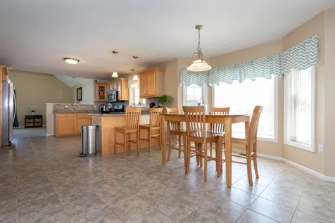 18 Bradford Circle Hudson NH 03051