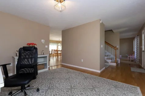 18 Bradford Circle Hudson NH 03051