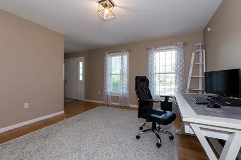 18 Bradford Circle Hudson NH 03051