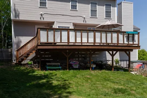 18 Bradford Circle Hudson NH 03051