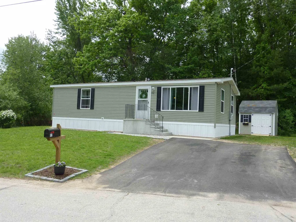 32 Ponderosa Avenue Nashua NH 03062