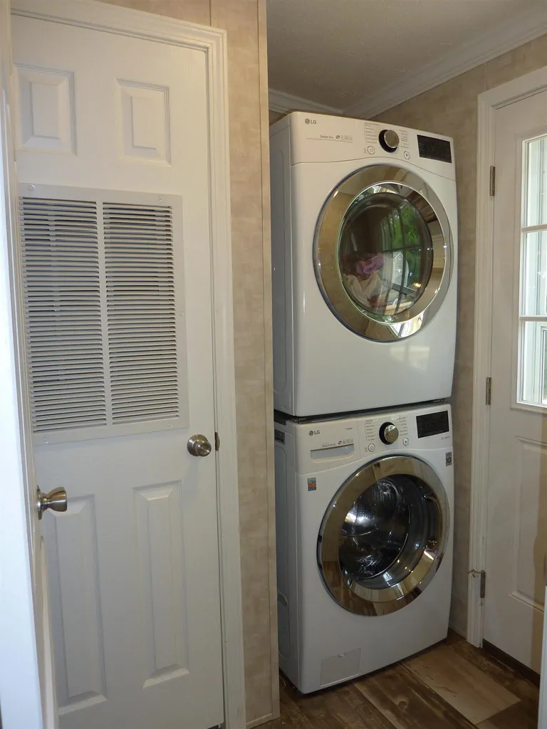 32 Ponderosa Avenue Nashua NH 03062