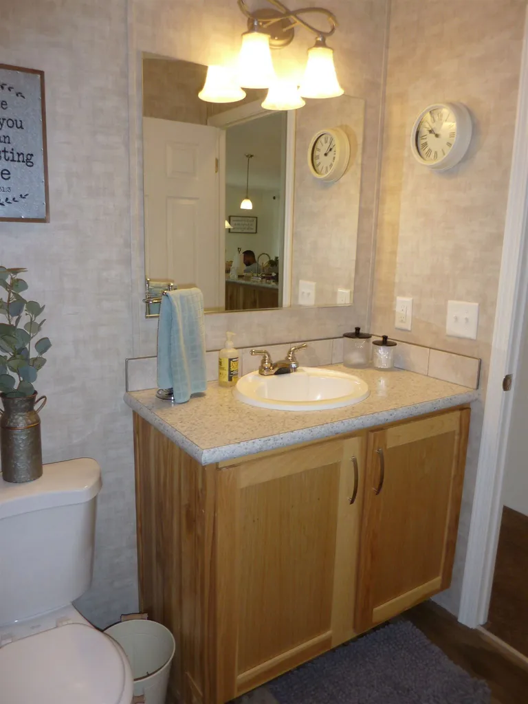 32 Ponderosa Avenue Nashua NH 03062