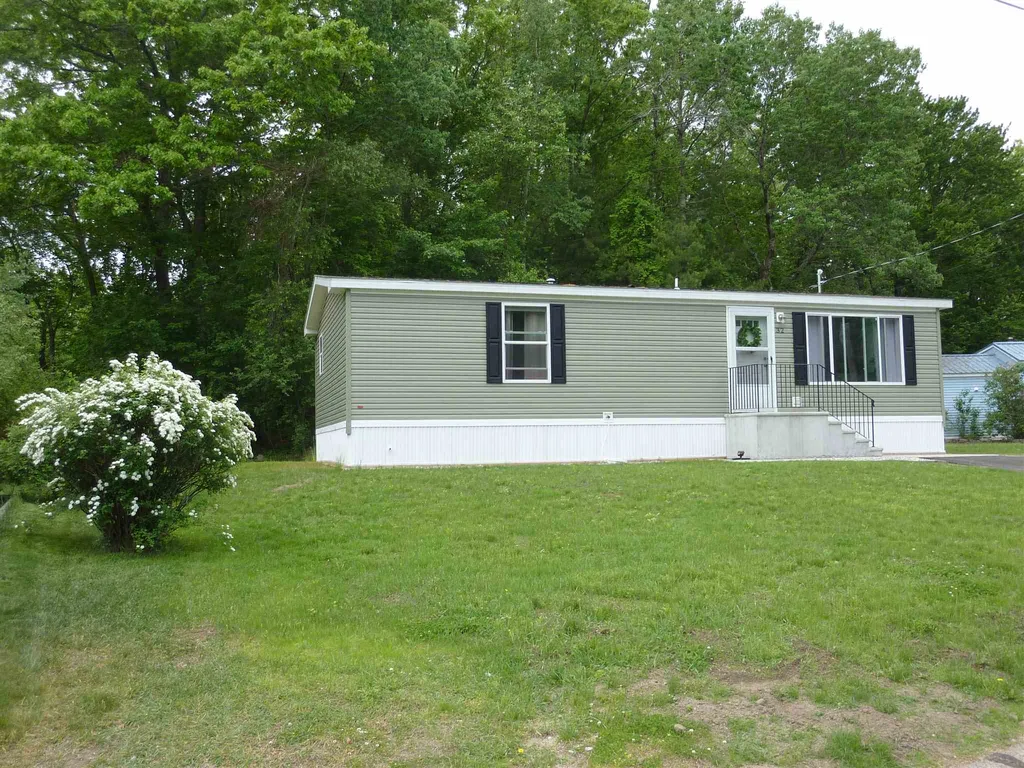 32 Ponderosa Avenue Nashua NH 03062