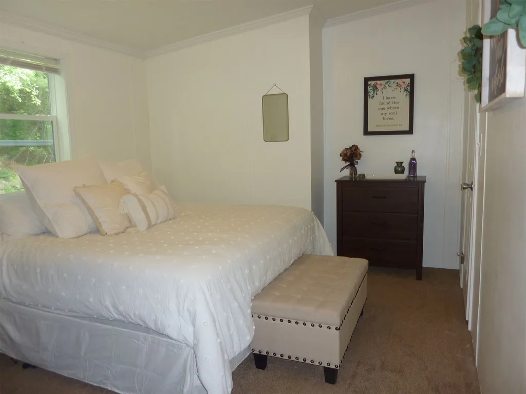 32 Ponderosa Avenue Nashua NH 03062