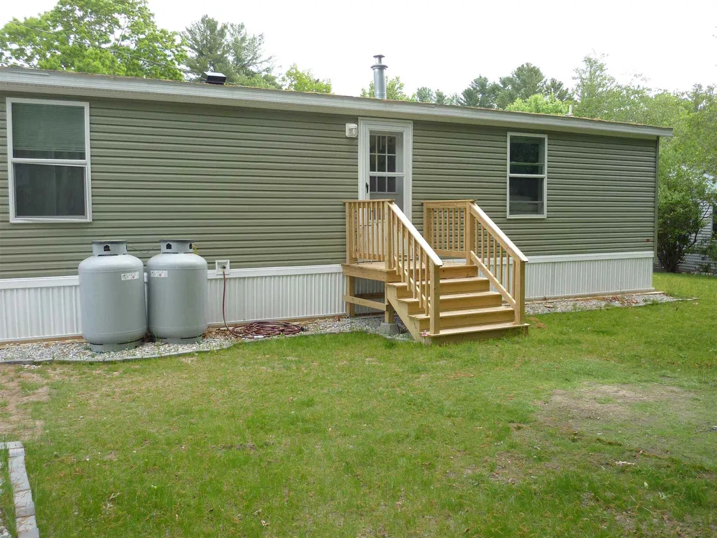 32 Ponderosa Avenue Nashua NH 03062