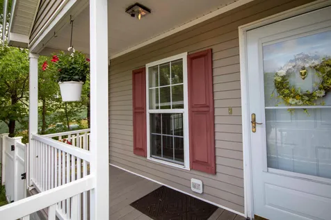 8 Shilah Drive Derry NH 03038