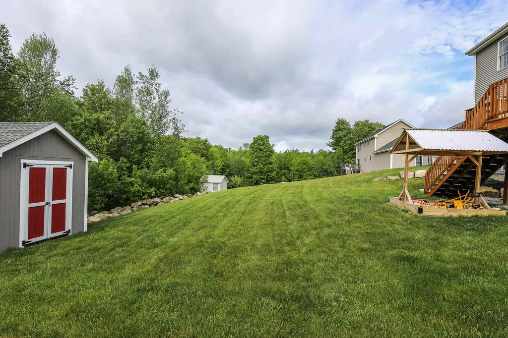 5 Rae Brook Road Hooksett NH 03106