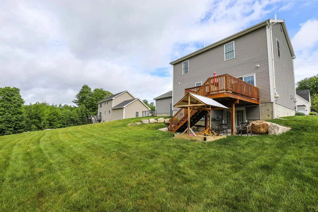5 Rae Brook Road Hooksett NH 03106