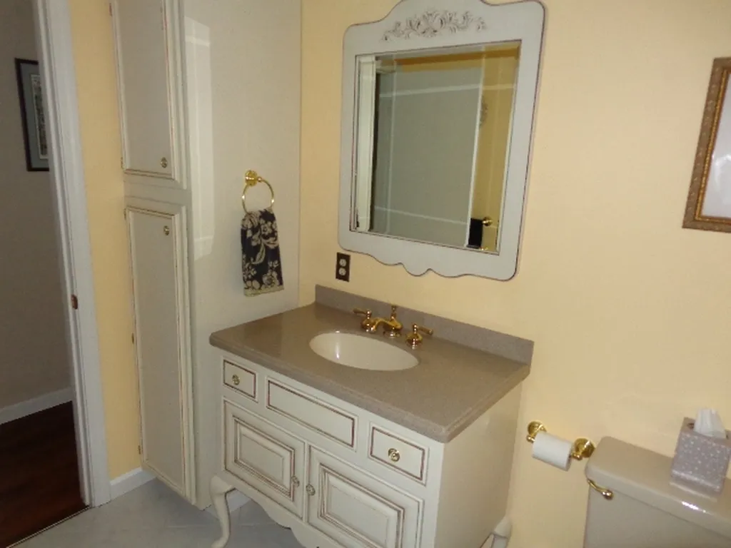 8 Erie Circle Nashua NH 03062