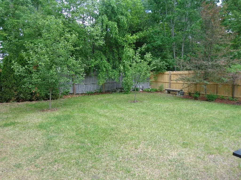 8 Erie Circle Nashua NH 03062