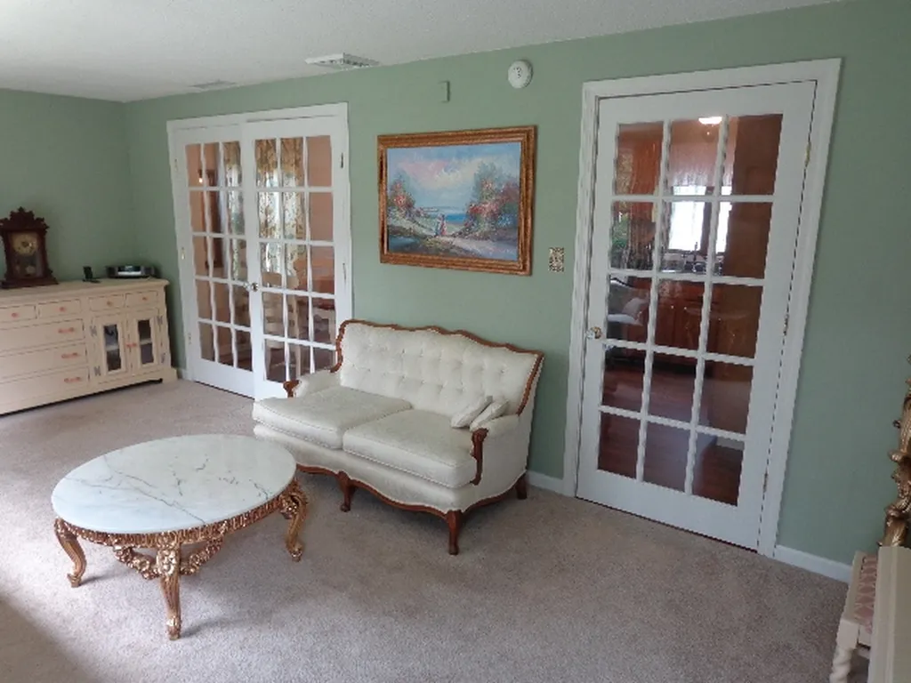 8 Erie Circle Nashua NH 03062