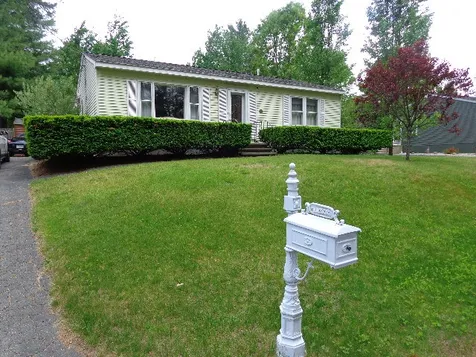 8 Erie Circle Nashua NH 03062