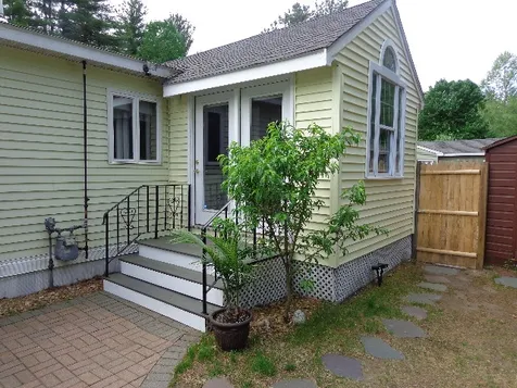 8 Erie Circle Nashua NH 03062