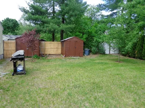 8 Erie Circle Nashua NH 03062