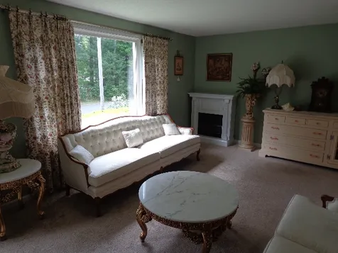 8 Erie Circle Nashua NH 03062