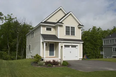 32 Calla Road Londonderry NH 03053