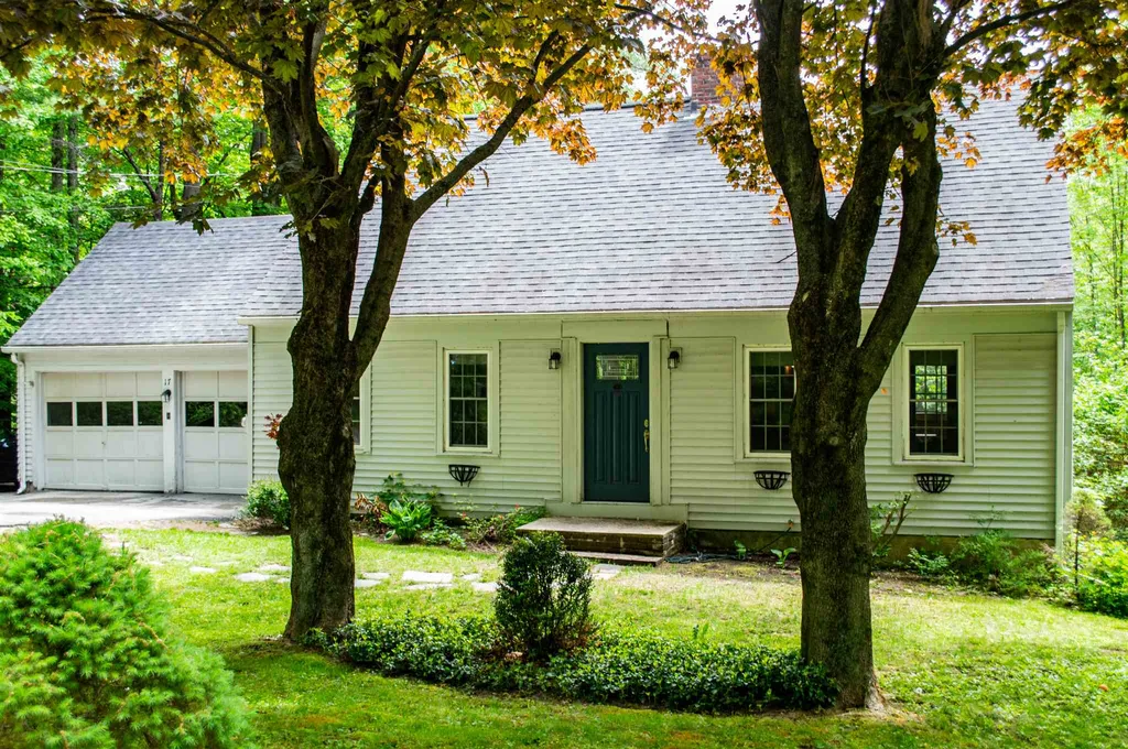 17 Mountain View Drive Peterborough NH 03458