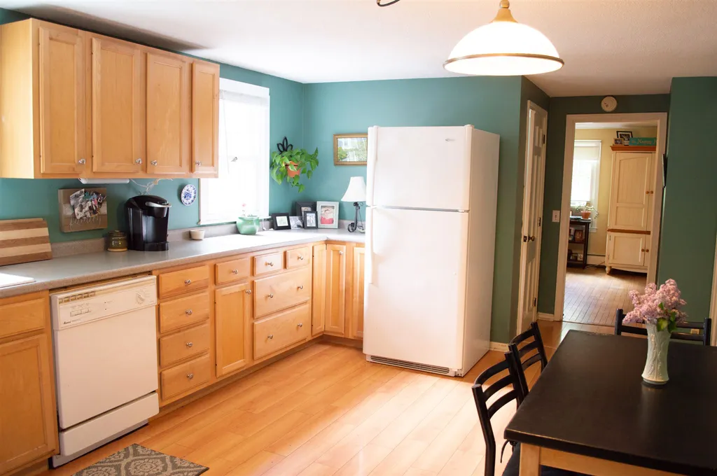 17 Mountain View Drive Peterborough NH 03458