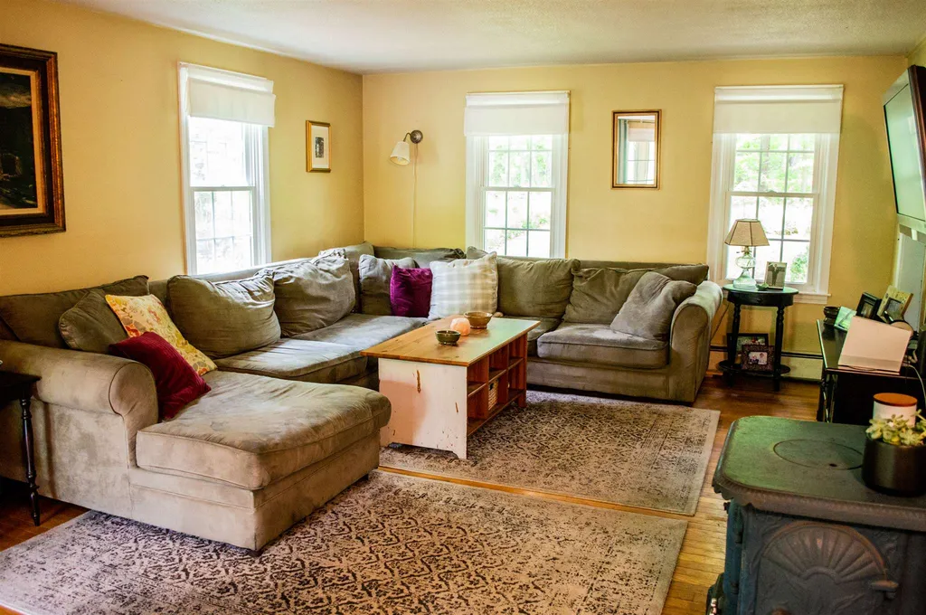 17 Mountain View Drive Peterborough NH 03458