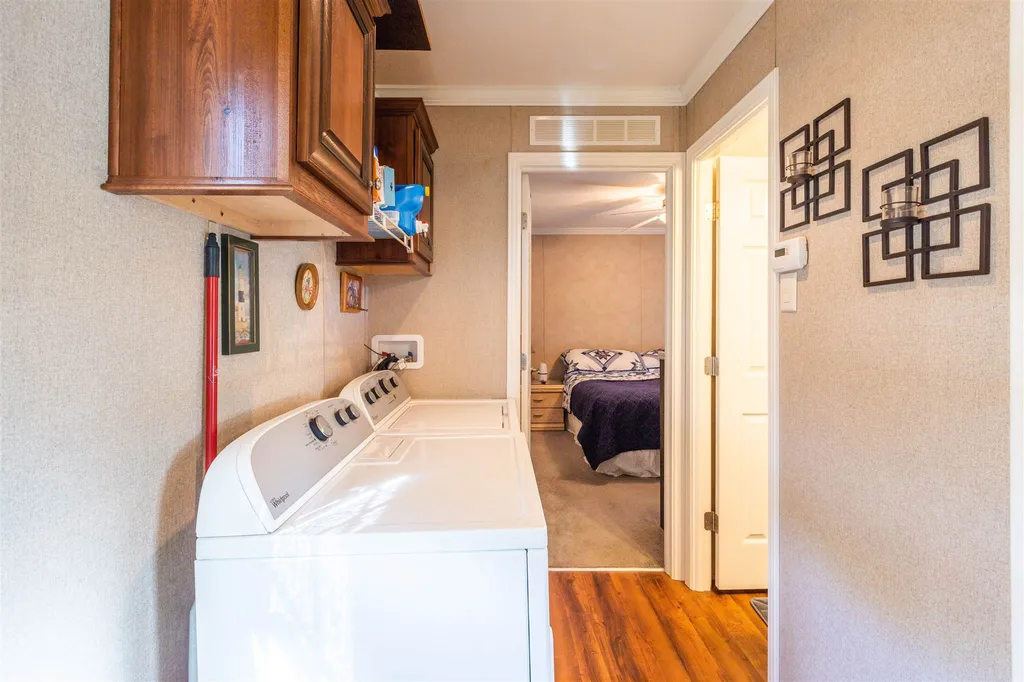 27 Barksdale Avenue Londonderry NH 03053