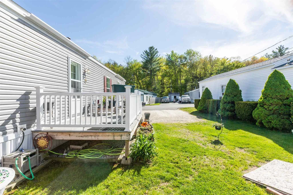 27 Barksdale Avenue Londonderry NH 03053