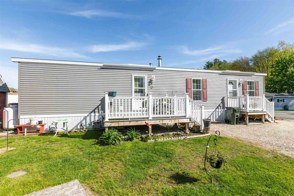 27 Barksdale Avenue Londonderry NH 03053