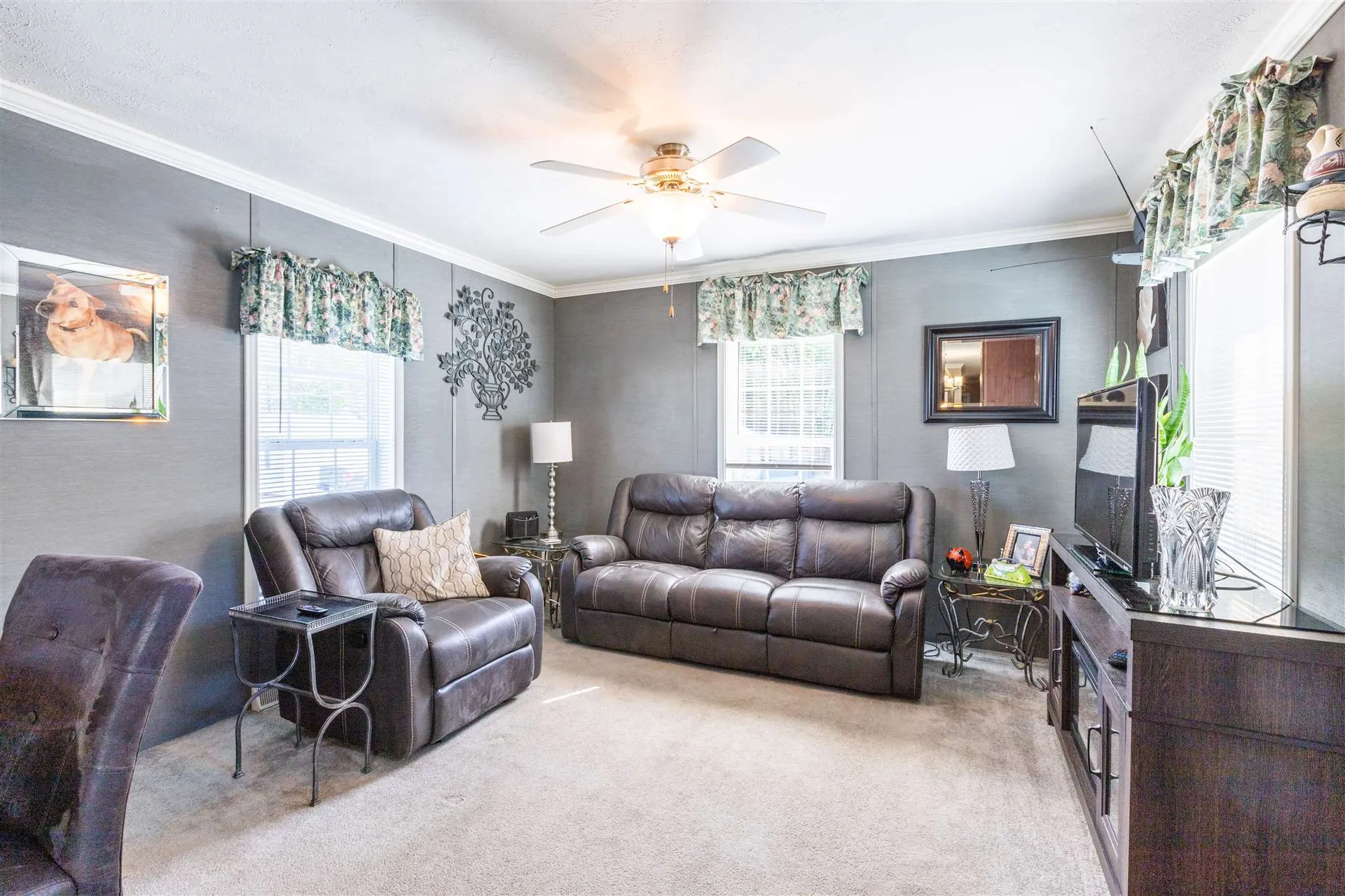 27 Barksdale Avenue Londonderry NH 03053