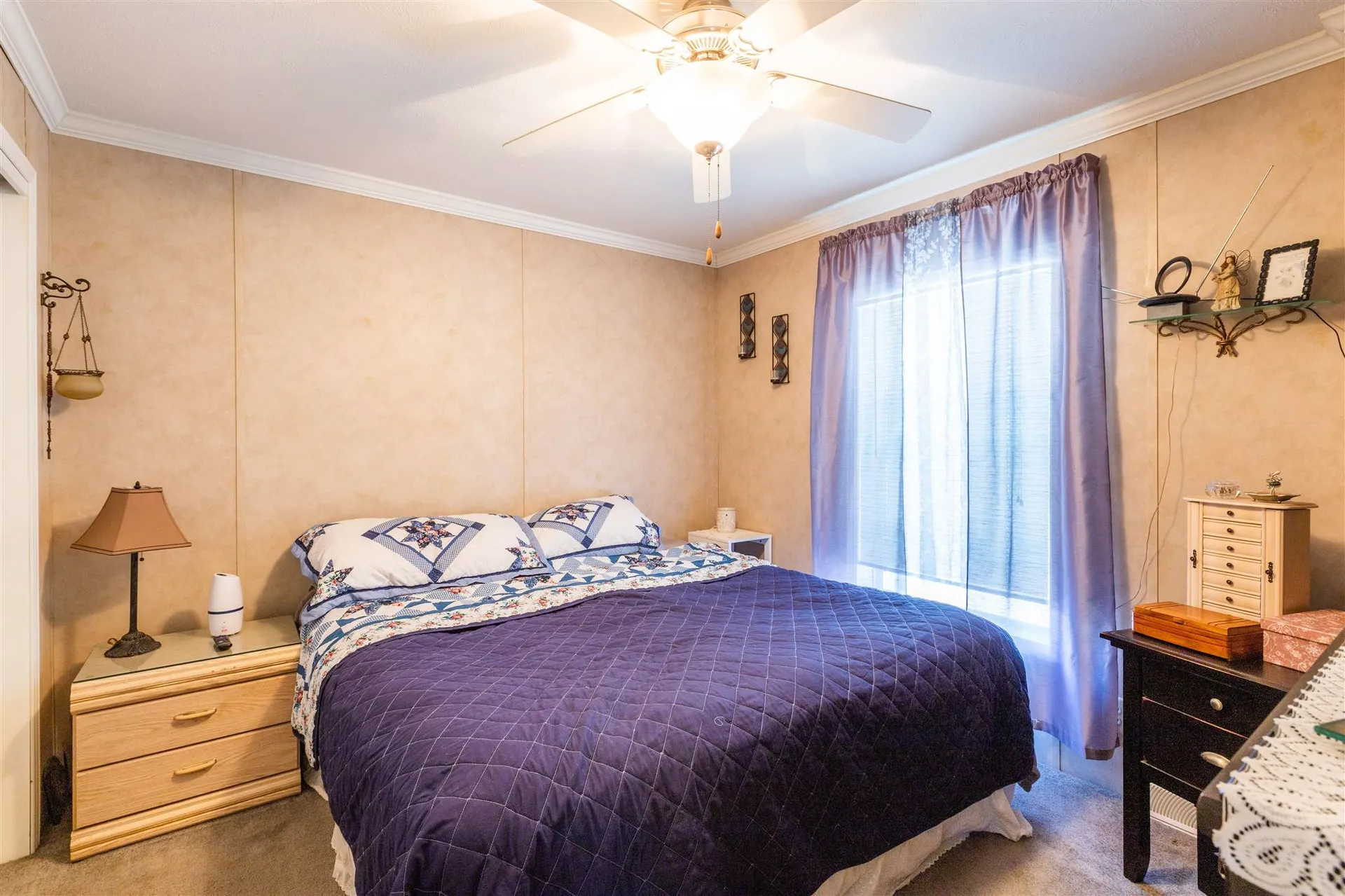 27 Barksdale Avenue Londonderry NH 03053