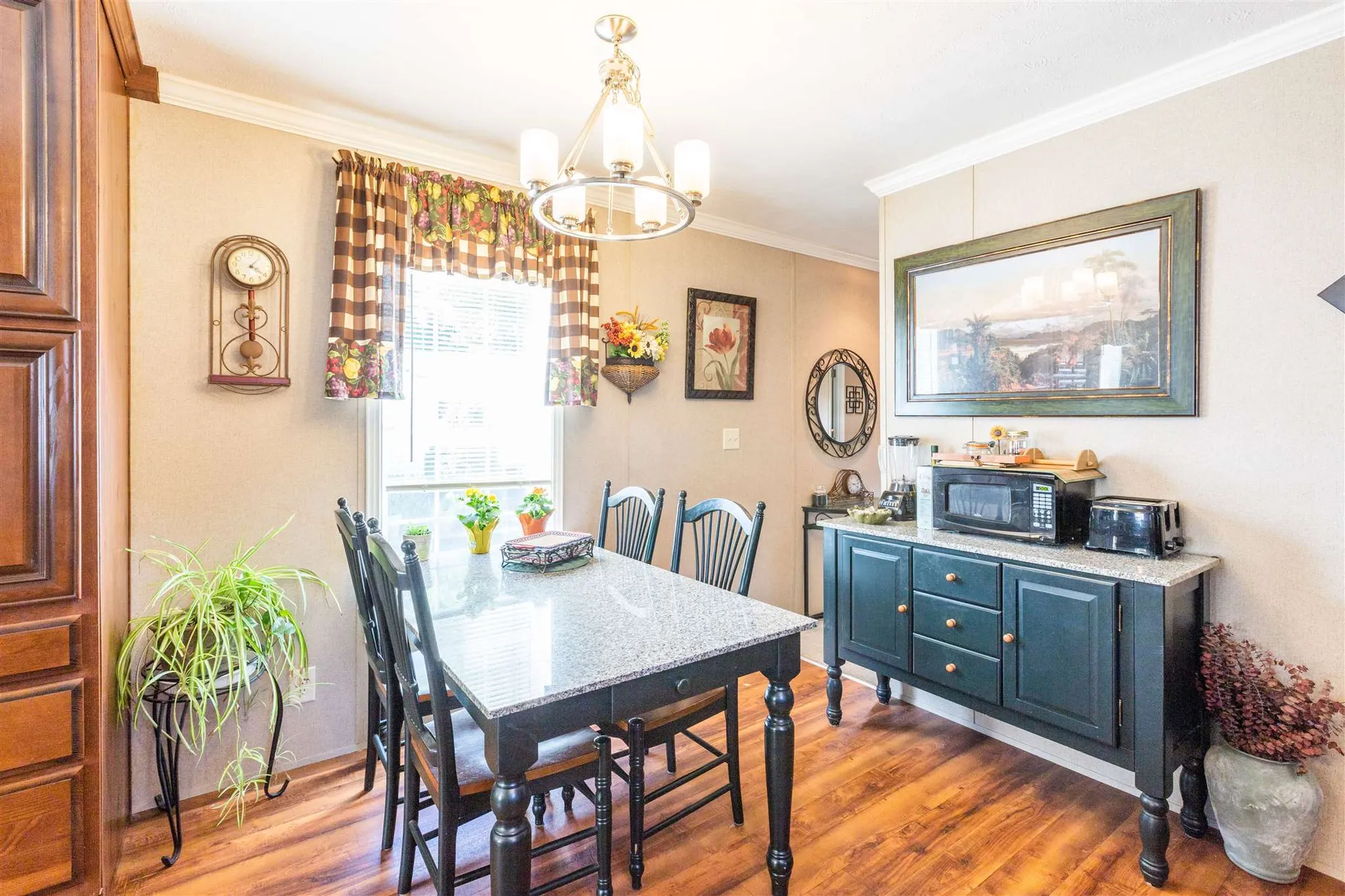 27 Barksdale Avenue Londonderry NH 03053