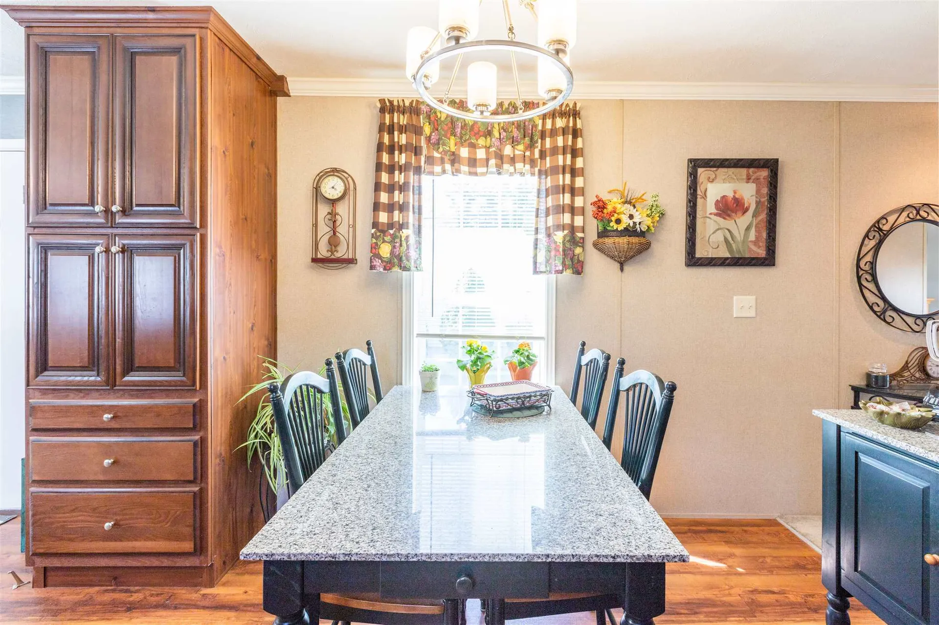 27 Barksdale Avenue Londonderry NH 03053