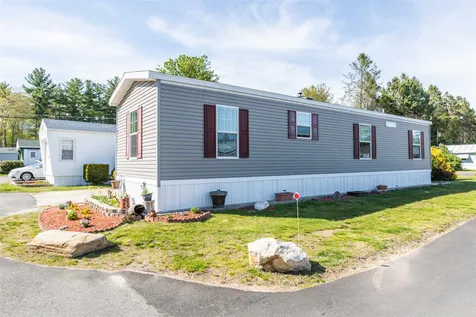 27 Barksdale Avenue Londonderry NH 03053
