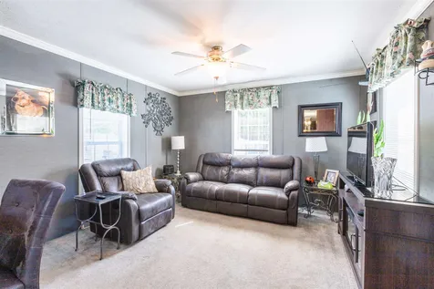 27 Barksdale Avenue Londonderry NH 03053