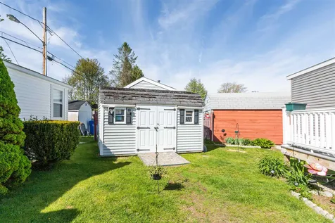 27 Barksdale Avenue Londonderry NH 03053