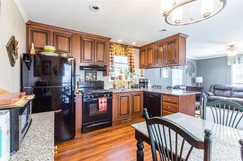 27 Barksdale Avenue Londonderry NH 03053