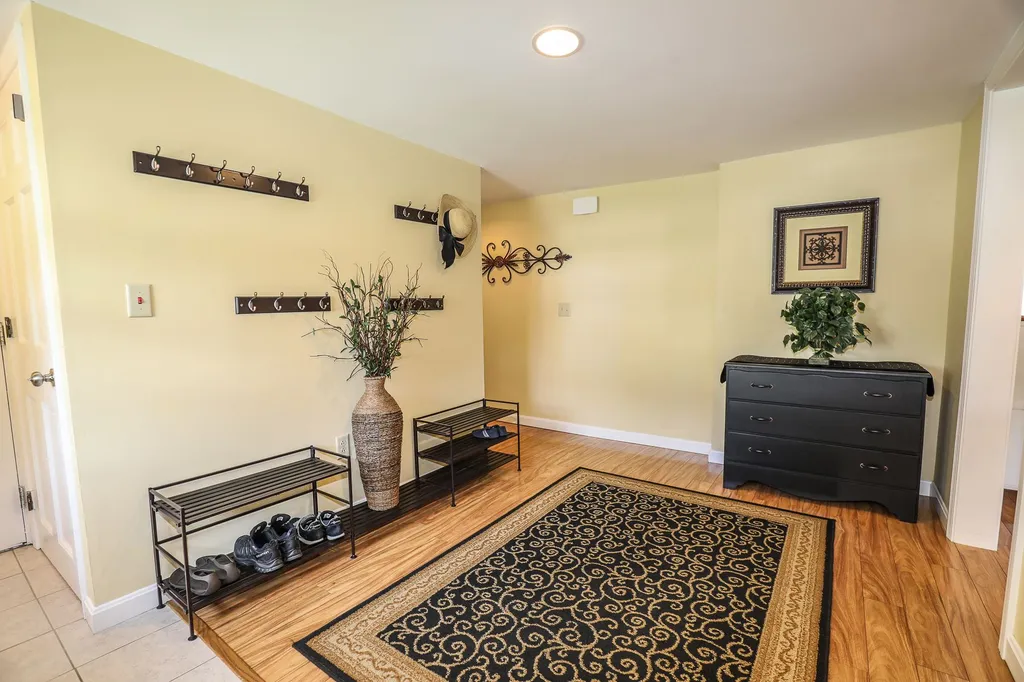 109 W Riverbank Road Manchester NH 03102