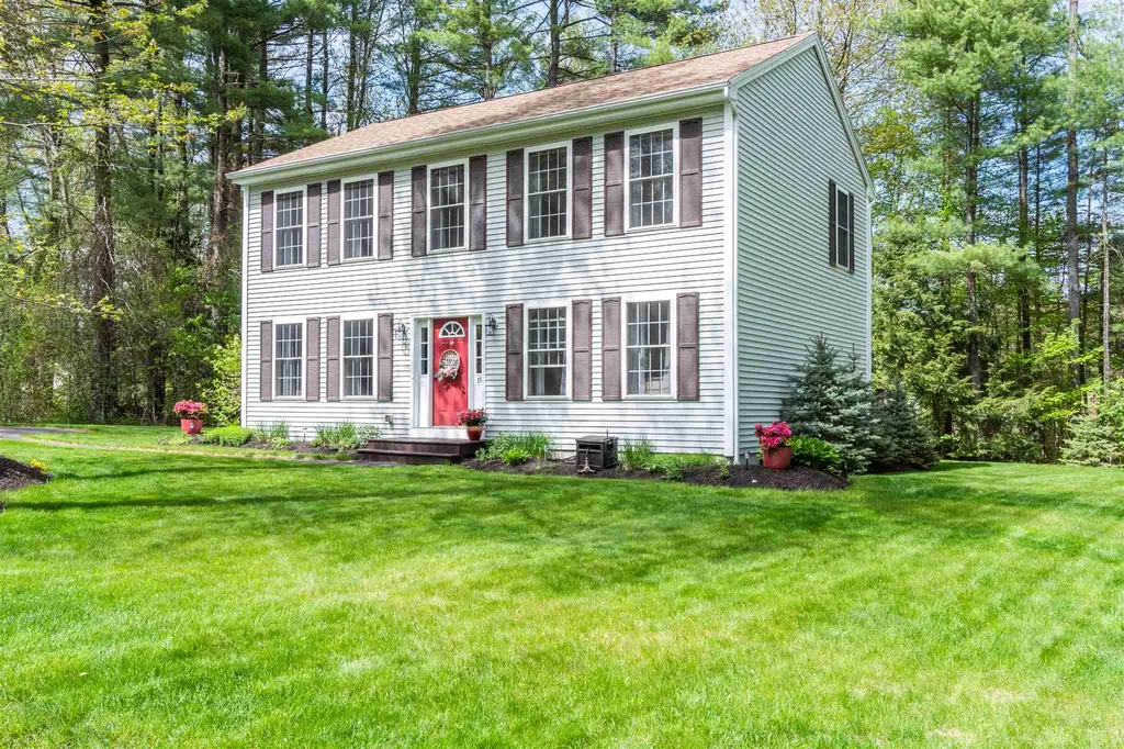 19 Bay Street Goffstown NH 03045