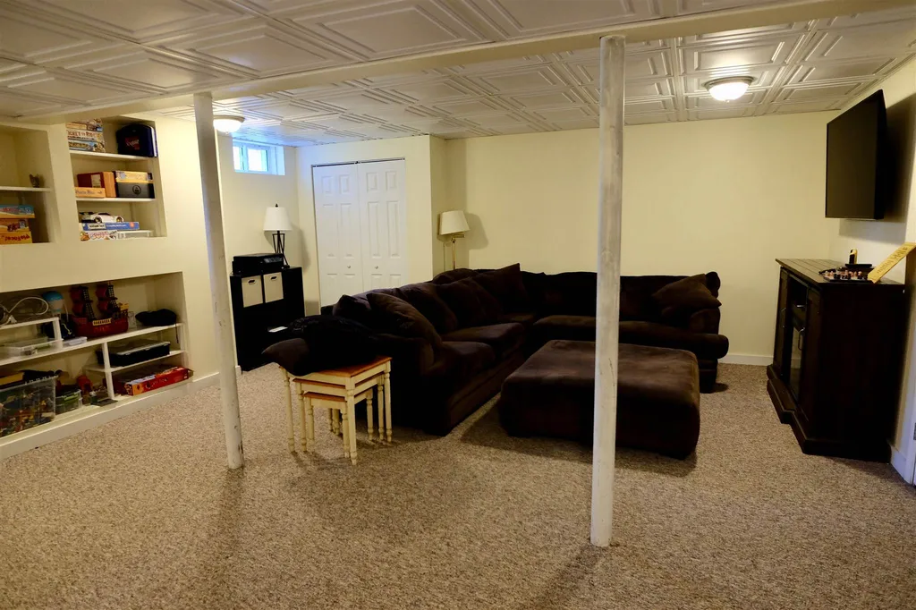 35 Amy Way Concord NH 03303