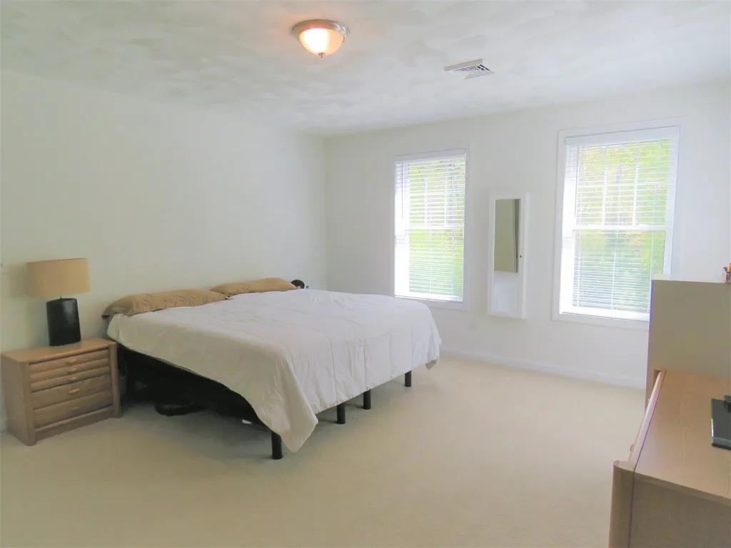 12 Sarah Way Newton NH 03858