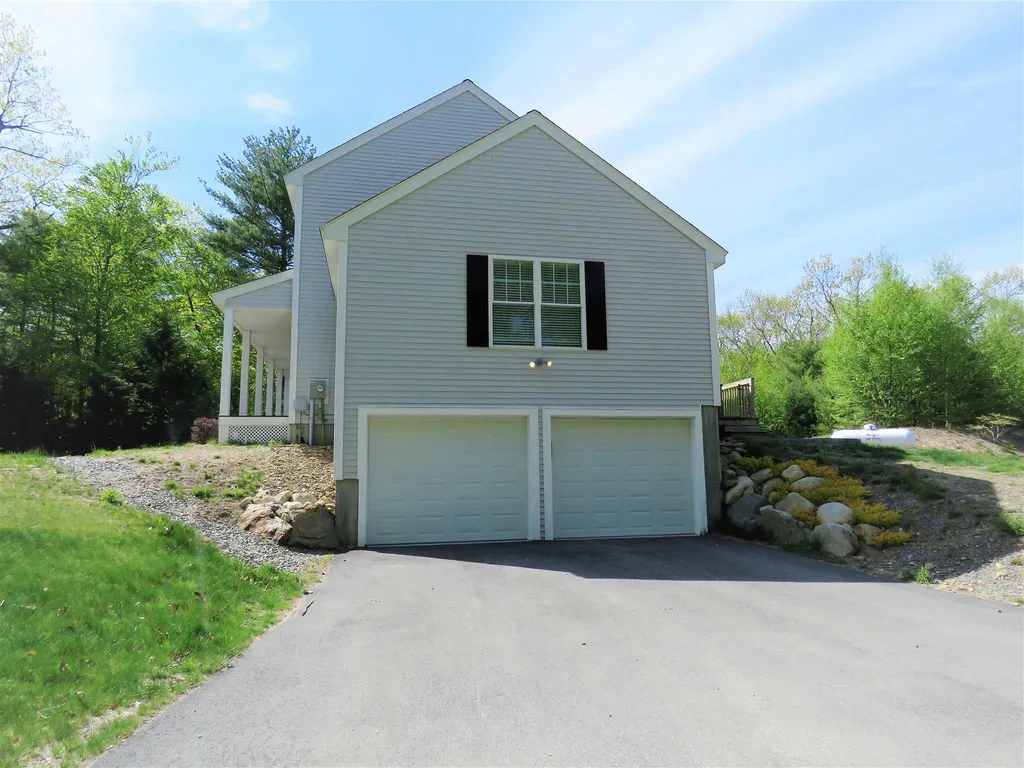 12 Sarah Way Newton NH 03858