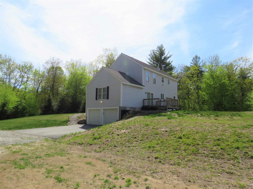 12 Sarah Way Newton NH 03858