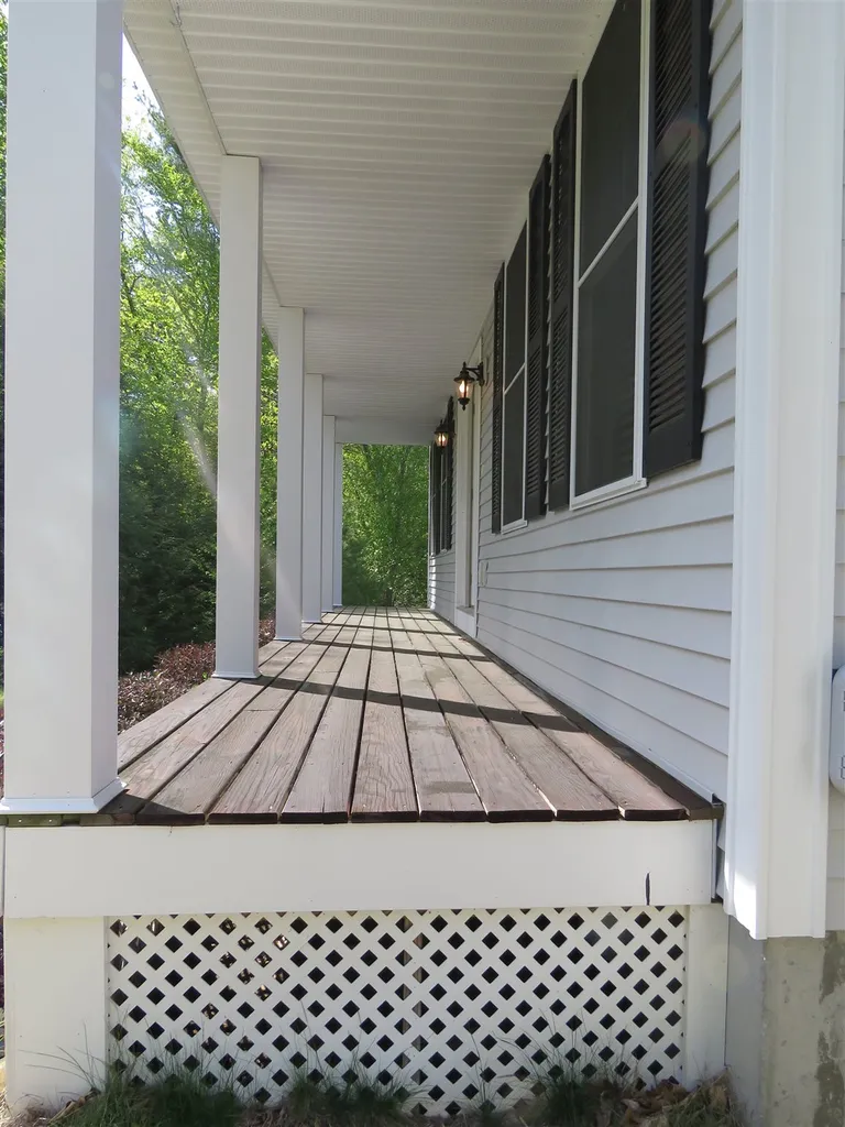 12 Sarah Way Newton NH 03858